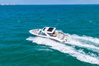 Sea Ray SLX 400 Outboard 35 2026 Sea Ray SLX 400 Outboard 36