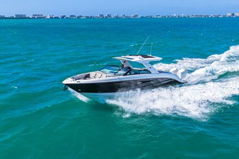 Sea Ray SLX 400 Outboard 37 2026 Sea Ray SLX 400 Outboard 38