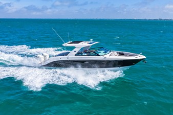 Sea Ray SLX 400 Outboard 61 2026 Sea Ray SLX 400 Outboard 62