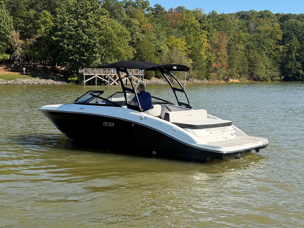 2026 Sea Ray SPX 210 2