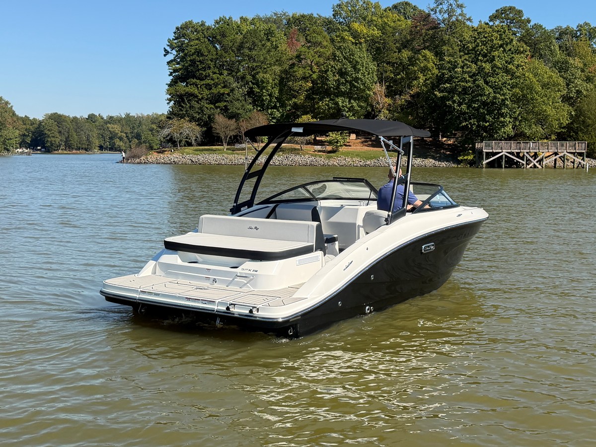 2026 Sea Ray SPX 210 5