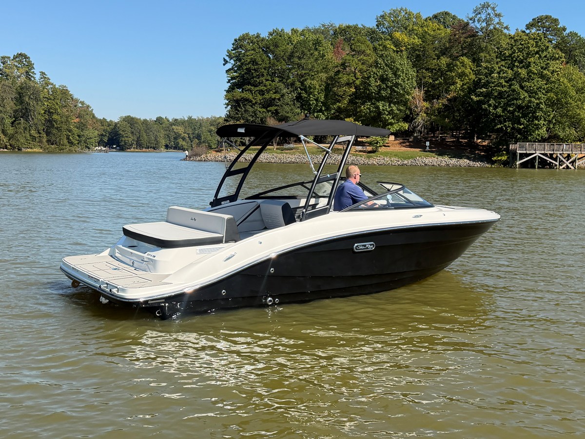 2026 Sea Ray SPX 210 6