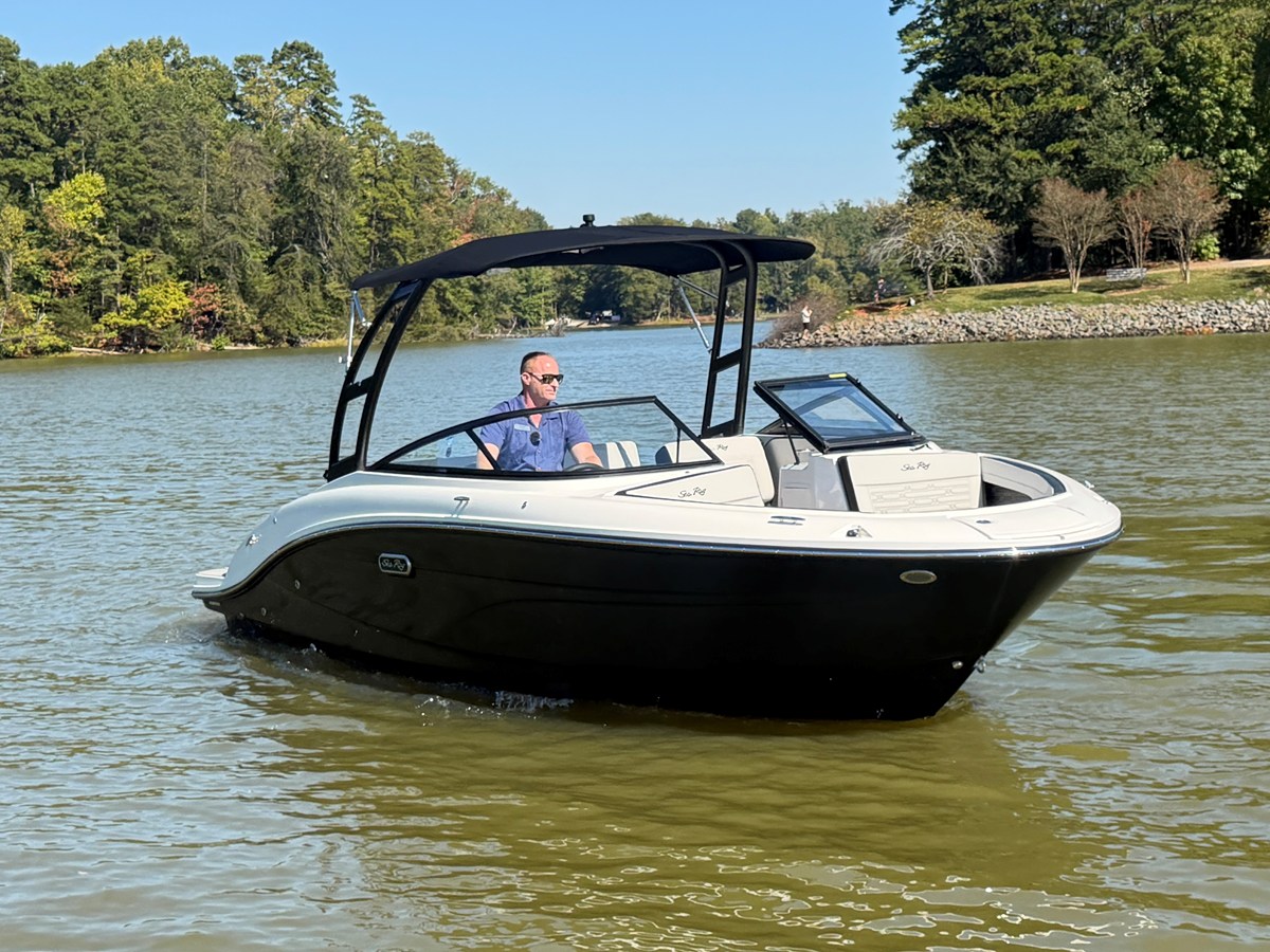 2026 Sea Ray SPX 210 8