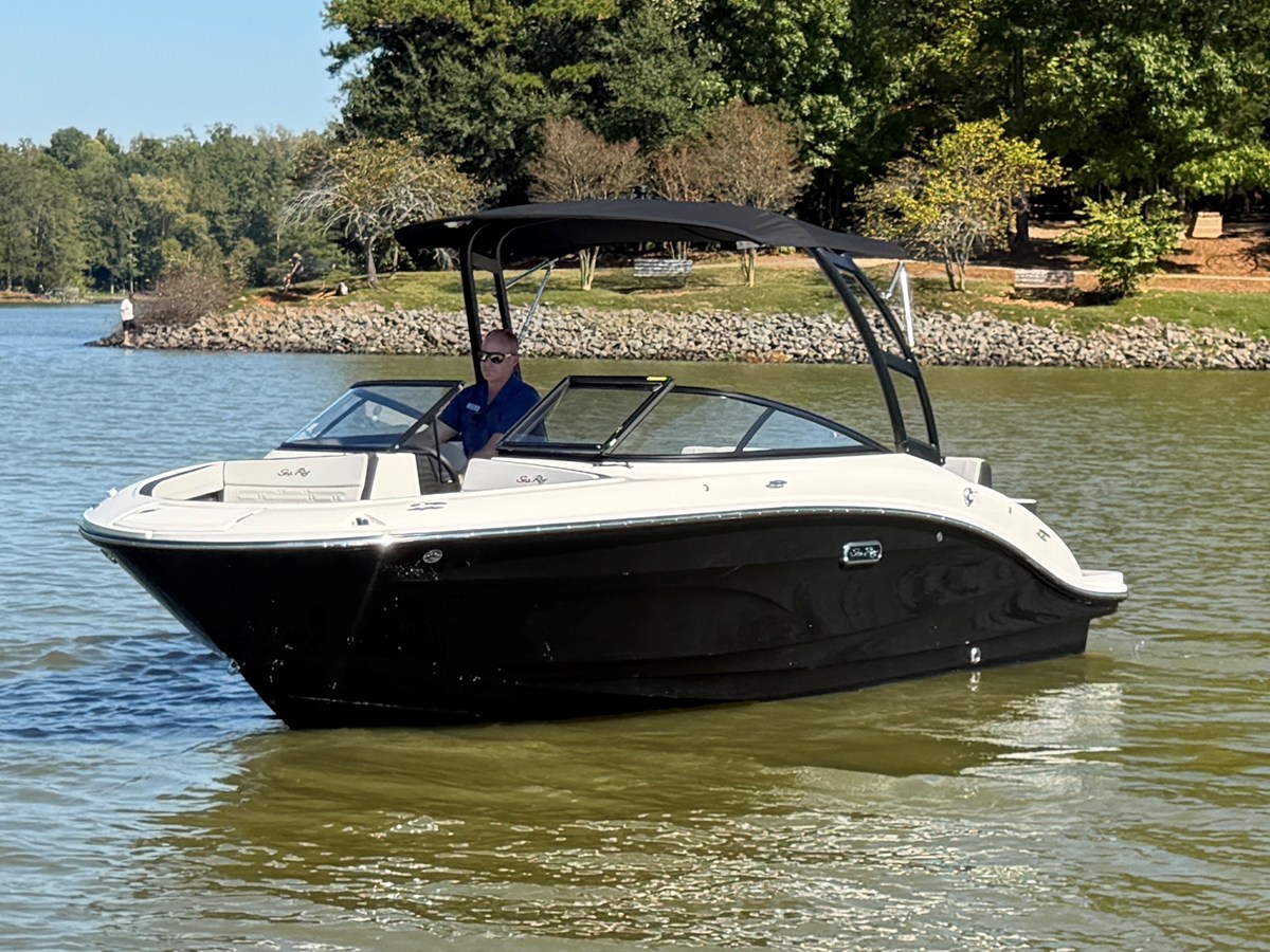 2026 Sea Ray SPX 210 10