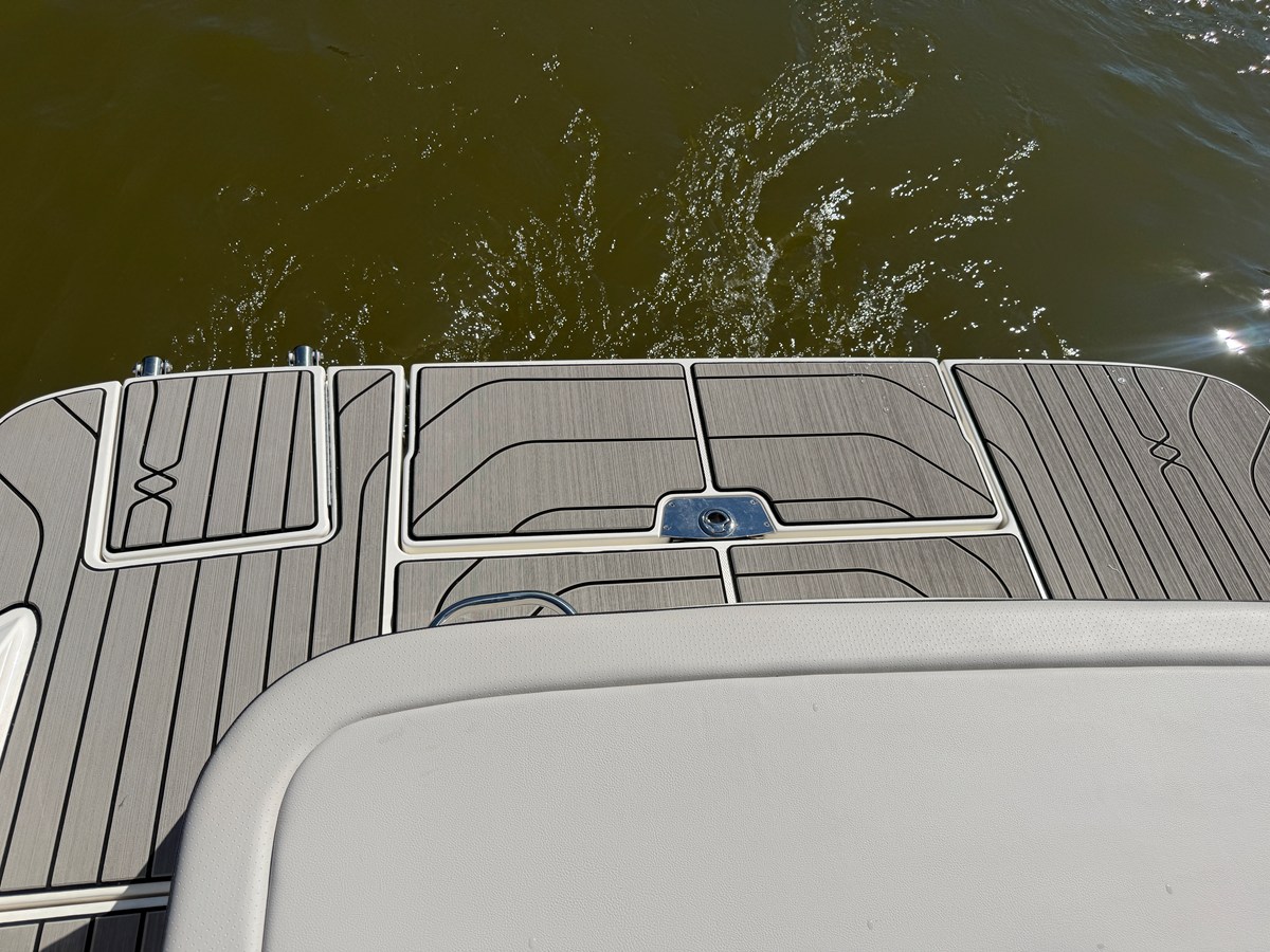 2026 Sea Ray SPX 210 11