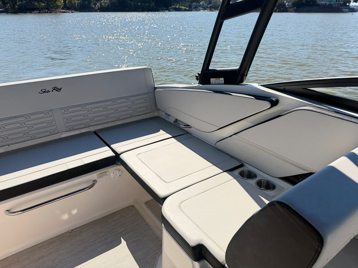 2026 Sea Ray SPX 210 14