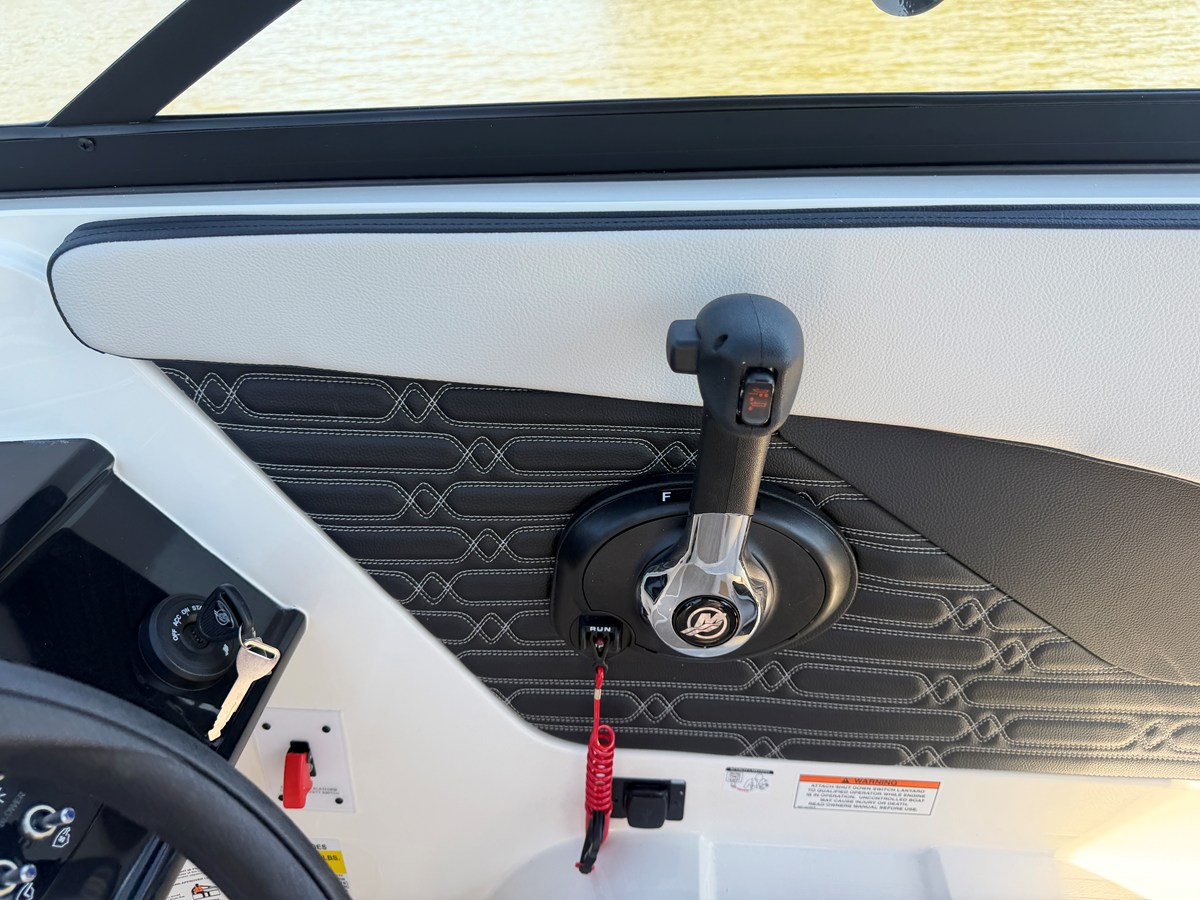 2026 Sea Ray SPX 210 20