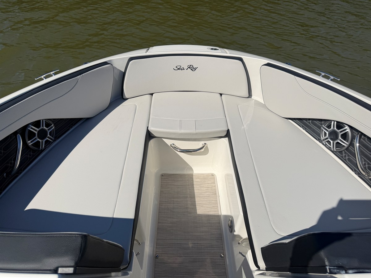 2026 Sea Ray SPX 210 24