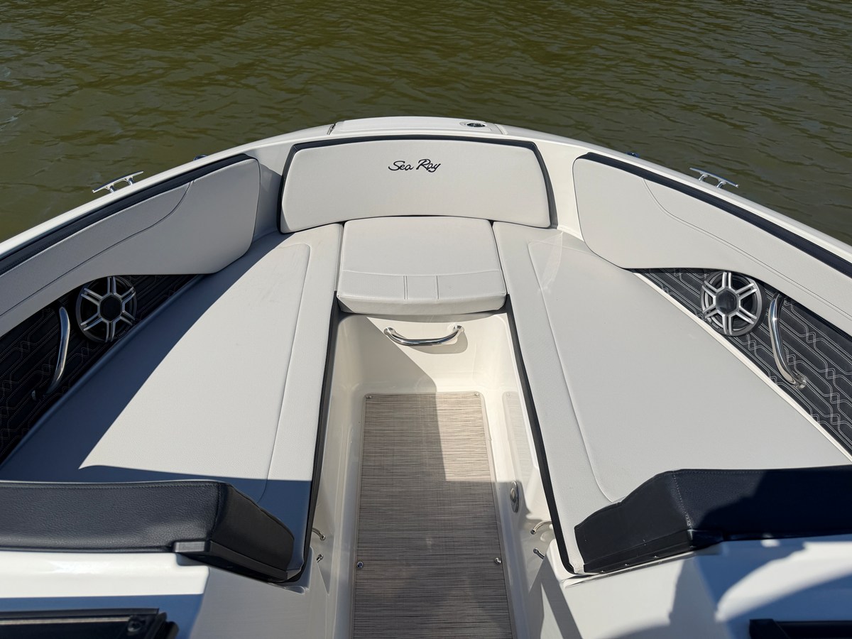 2026 Sea Ray SPX 210 25