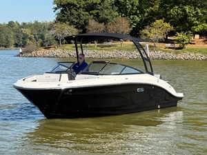 2026 Sea Ray SPX 210 10