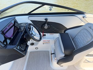 2026 Sea Ray SPX 210 17