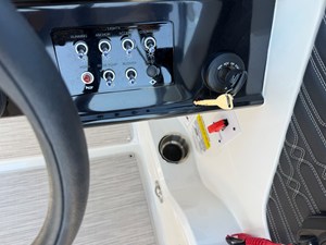 2026 Sea Ray SPX 210 22