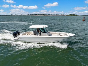Boston Whaler 330 Outrage 0 2026 Boston Whaler 330 Outrage 1