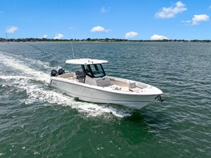 Boston Whaler 330 Outrage 2 2026 Boston Whaler 330 Outrage 3