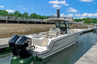 Boston Whaler 330 Outrage 5 2026 Boston Whaler 330 Outrage 6