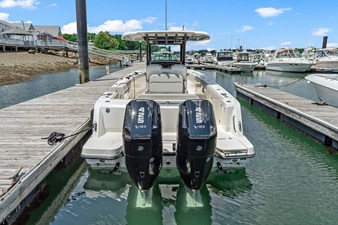 Boston Whaler 330 Outrage 6 2026 Boston Whaler 330 Outrage 7
