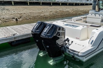 Boston Whaler 330 Outrage 7 2026 Boston Whaler 330 Outrage 8