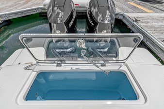 Boston Whaler 330 Outrage 8 2026 Boston Whaler 330 Outrage 9
