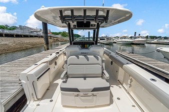 Boston Whaler 330 Outrage 12 2026 Boston Whaler 330 Outrage 13