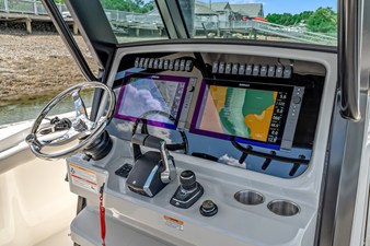 Boston Whaler 330 Outrage 18 2026 Boston Whaler 330 Outrage 19