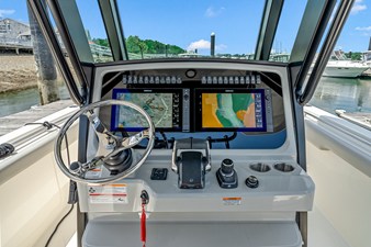 Boston Whaler 330 Outrage 19 2026 Boston Whaler 330 Outrage 20