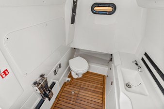 Boston Whaler 330 Outrage 22 2026 Boston Whaler 330 Outrage 25