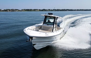 Boston Whaler 330R 0 2023 Boston Whaler 330R 1