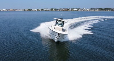 Boston Whaler 330R 1 2023 Boston Whaler 330R 2