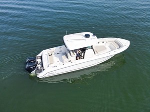 Boston Whaler 330R 3 2023 Boston Whaler 330R 4