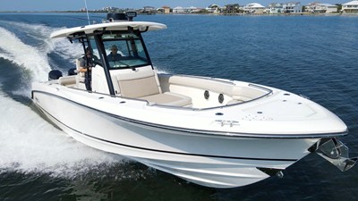 Boston Whaler 330R 10 2023 Boston Whaler 330R 11