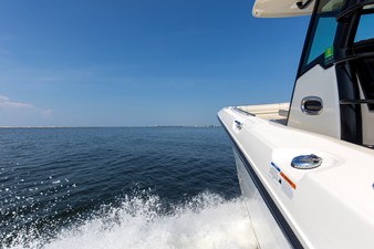 Boston Whaler 330R 11 2023 Boston Whaler 330R 12