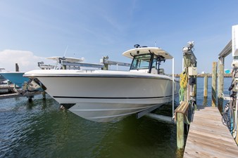 Boston Whaler 330R 12 2023 Boston Whaler 330R 13