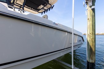 Boston Whaler 330R 15 2023 Boston Whaler 330R 16
