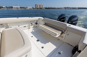 Boston Whaler 330R 18 2023 Boston Whaler 330R 19