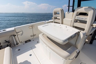 Boston Whaler 330R 21 2023 Boston Whaler 330R 22