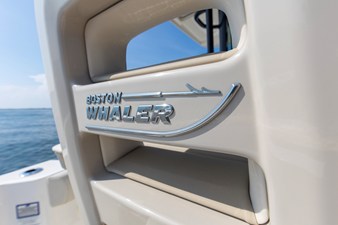 Boston Whaler 330R 24 2023 Boston Whaler 330R 25
