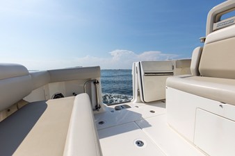 Boston Whaler 330R 29 2023 Boston Whaler 330R 30