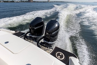 Boston Whaler 330R 31 2023 Boston Whaler 330R 32