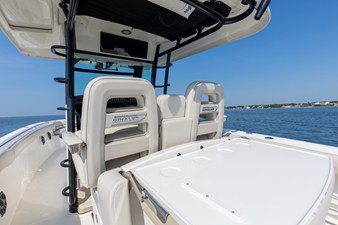 Boston Whaler 330R 34 2023 Boston Whaler 330R 35