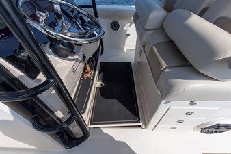 Boston Whaler 330R 35 2023 Boston Whaler 330R 36