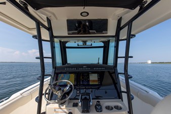 Boston Whaler 330R 36 2023 Boston Whaler 330R 37