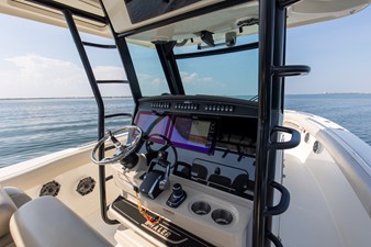 Boston Whaler 330R 37 2023 Boston Whaler 330R 38