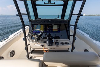 Boston Whaler 330R 38 2023 Boston Whaler 330R 39
