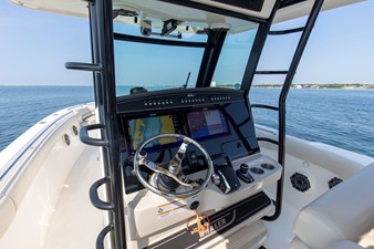 Boston Whaler 330R 39 2023 Boston Whaler 330R 40