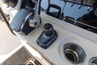 Boston Whaler 330R 42 2023 Boston Whaler 330R 43