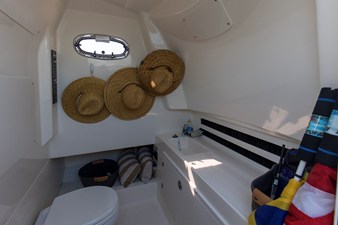 Boston Whaler 330R 47 2023 Boston Whaler 330R 48