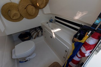 Boston Whaler 330R 48 2023 Boston Whaler 330R 49