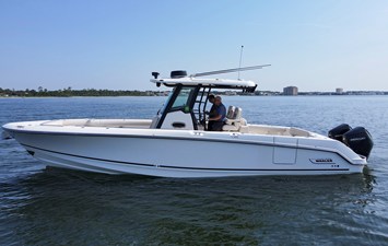 Boston Whaler 330R 54 2023 Boston Whaler 330R 55