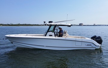 Boston Whaler 330R 55 2023 Boston Whaler 330R 56