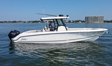 Boston Whaler 330R 60 2023 Boston Whaler 330R 61